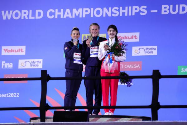 游泳世锦赛：瑞典选手舍斯特伦获女子50米蝶泳冠军