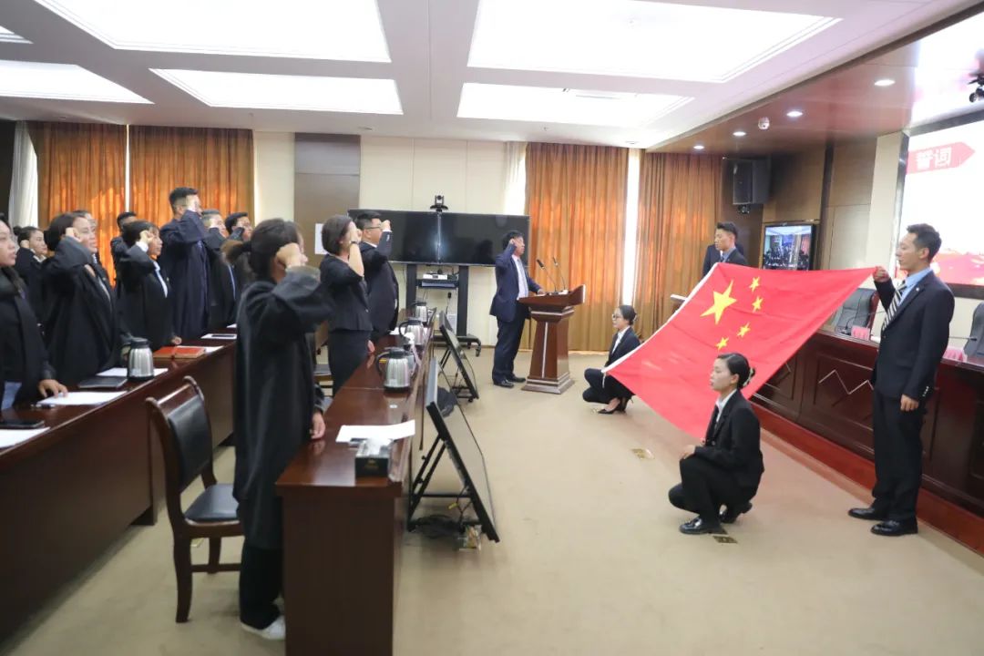 区司法厅举行新执业律师宣誓活动