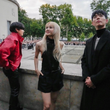 220627 这个组合是什么？在巴黎闪耀的BTS V·BLACKPINK Lisa·朴宝剑