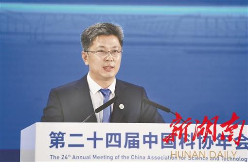 以青春之姿 在科技创新赛道上奋力奔跑