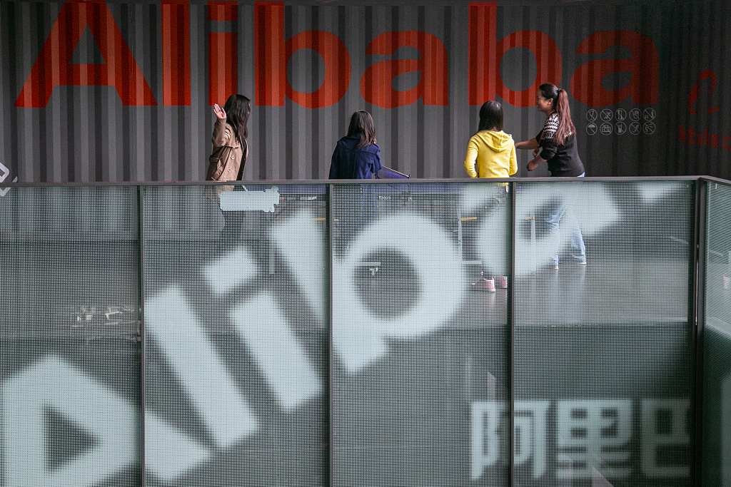 “阿里女员工被侵害”案一审关键证据披露：王某文脖子“草莓印”成脱罪证据，张某曾承认强制猥亵