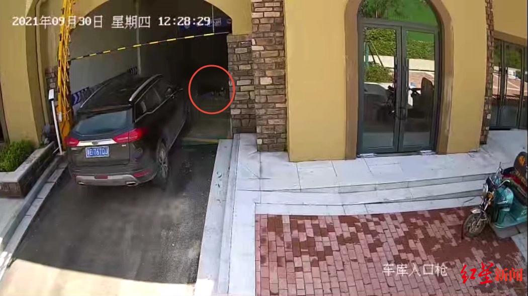 河南68岁清洁工躺小区车库通道午休被碾身亡，车主被诉过失致人死亡 案外律师：是否构罪 要看一般人是否具有预见能力