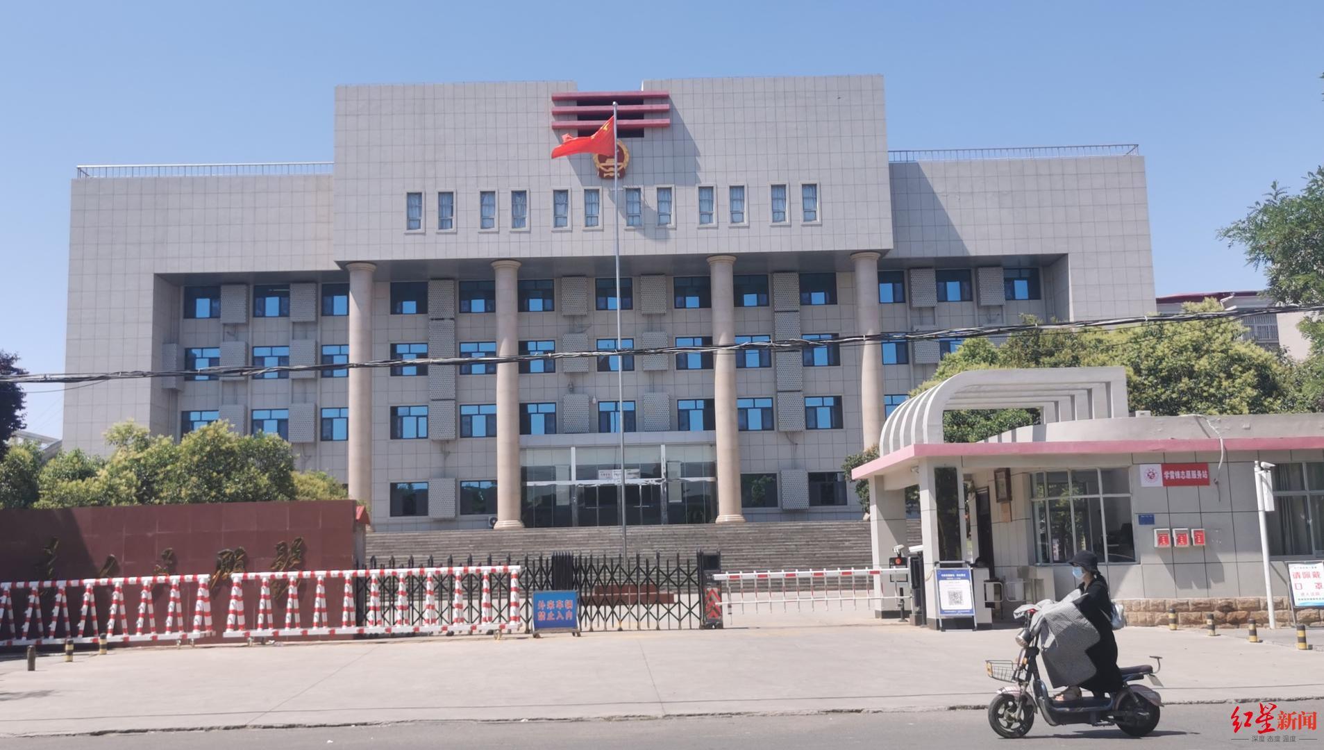 河南68岁清洁工躺小区车库通道午休被碾身亡，车主被诉过失致人死亡 案外律师：是否构罪 要看一般人是否具有预见能力