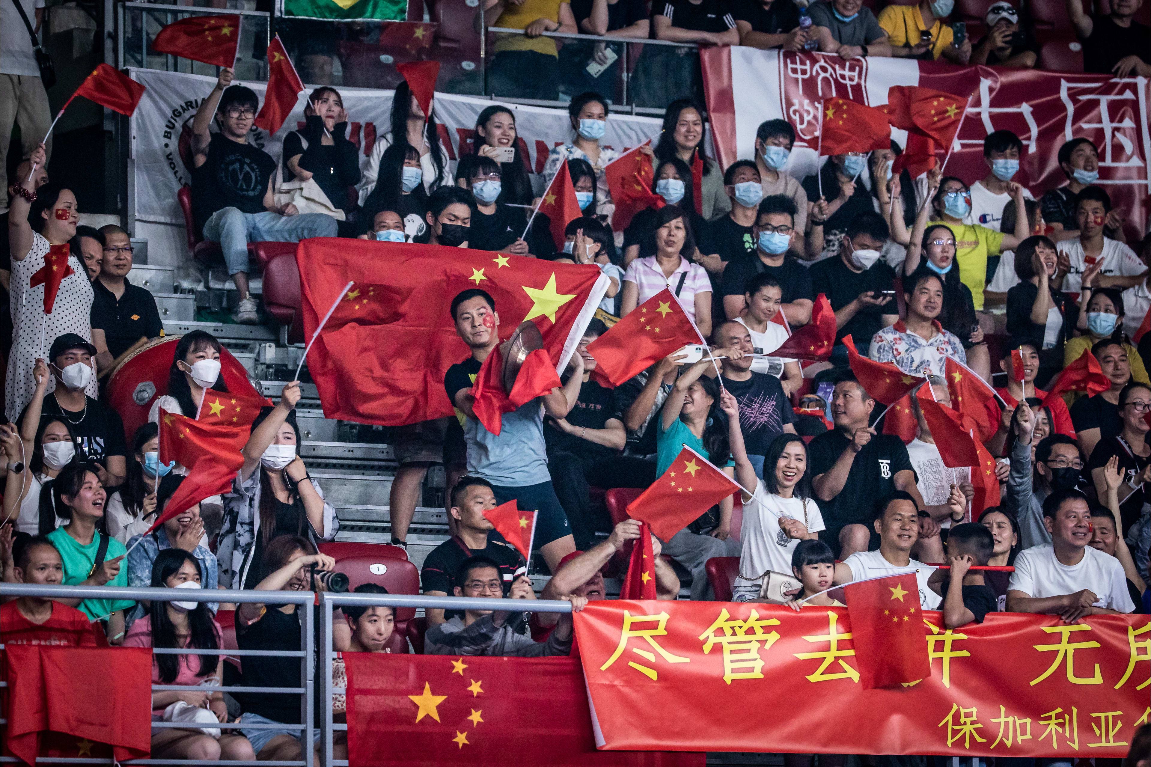 中国和巴西世界杯比分(五局鏖战！中国女排2比3惜败巴西女排)