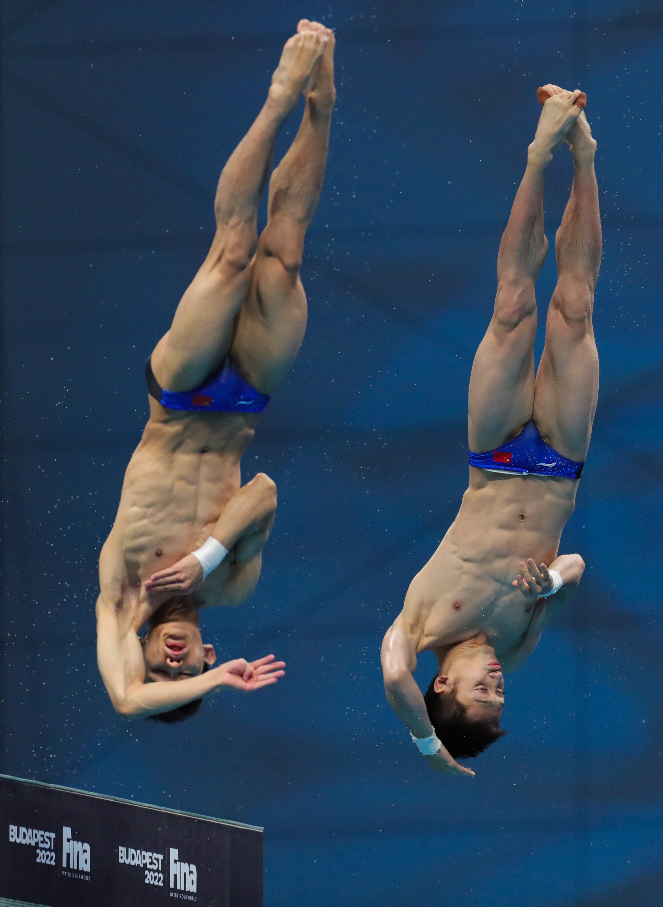 （游泳世锦赛）（2）跳水——练俊杰/杨昊获得男双10米台冠军