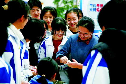 武警济南指挥学院(济南中考｜在这所学校，给予学生精神生长的力量)