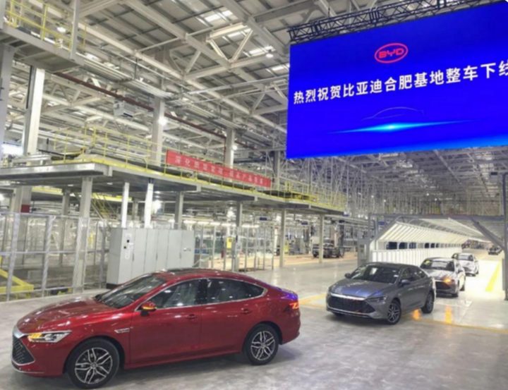 EV晨报 | 集度、吉利回应工商变更：业务发展正常调整；几何E正式上市售价为8.68万-10.38万； 恒驰5将于7月开启预售