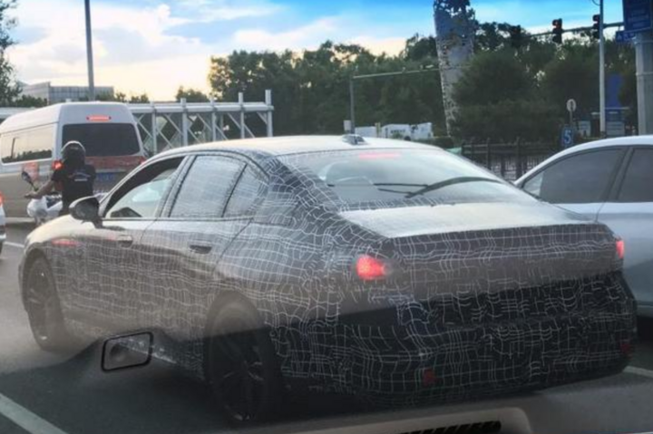 EV晨报 | 集度、吉利回应工商变更：业务发展正常调整；几何E正式上市售价为8.68万-10.38万； 恒驰5将于7月开启预售