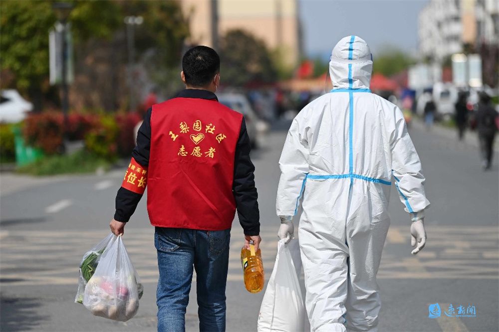 百名记者进小区｜暖心事做到居民心坎上