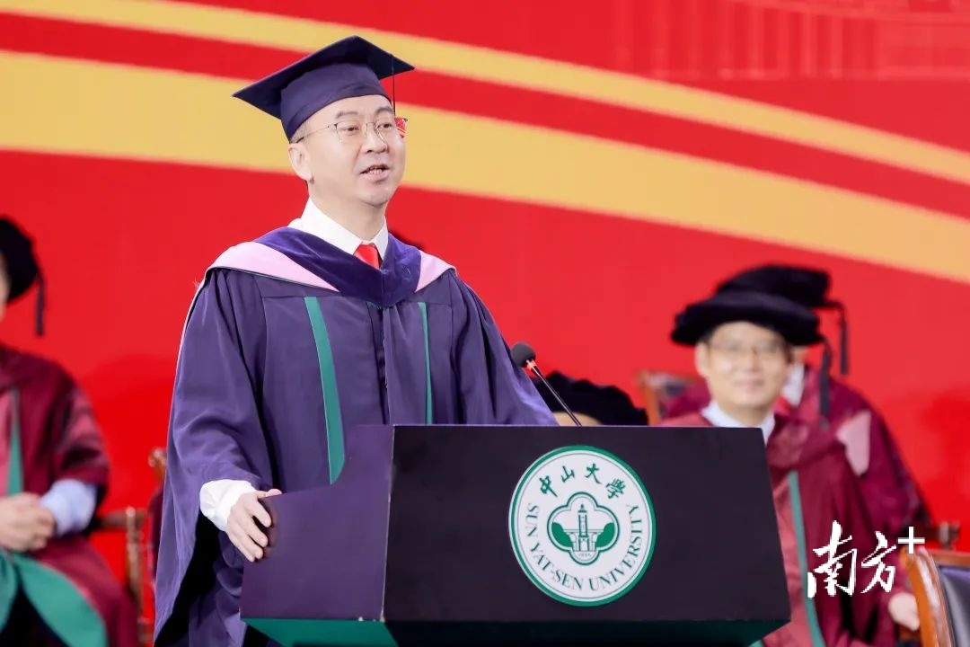 科技作家涂子沛勉励毕业生：鼓起勇气，直面世界的不确定性