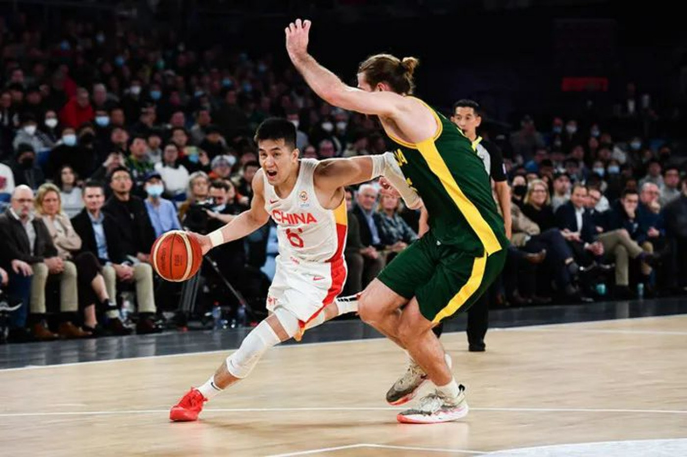 中国篮球世界杯球鞋（「中国男篮」球鞋上脚！郭艾伦穿的居然是这双鞋）