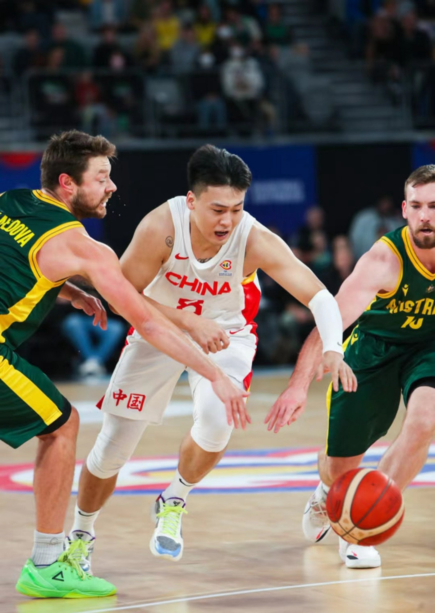 中国篮球世界杯球鞋（「中国男篮」球鞋上脚！郭艾伦穿的居然是这双鞋）