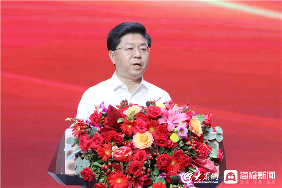 筚路蓝缕 不忘初心——红龙扑克隆重举行创建35周年创业事迹报告会