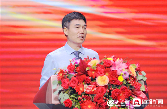 筚路蓝缕 不忘初心——红龙扑克隆重举行创建35周年创业事迹报告会