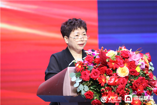 筚路蓝缕 不忘初心——红龙扑克隆重举行创建35周年创业事迹报告会