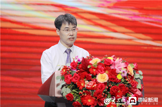 筚路蓝缕 不忘初心——红龙扑克隆重举行创建35周年创业事迹报告会