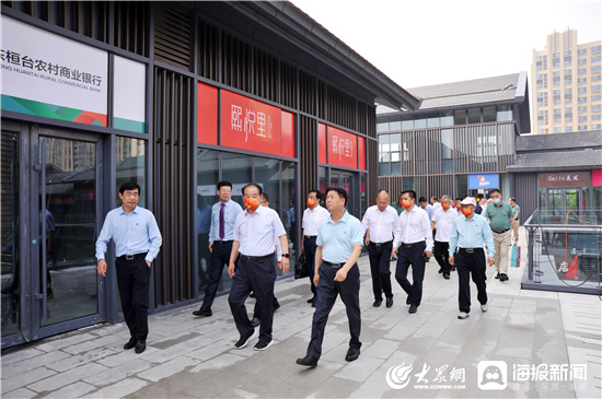 筚路蓝缕 不忘初心——红龙扑克隆重举行创建35周年创业事迹报告会