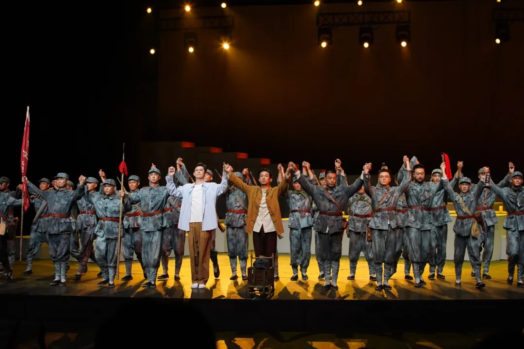 《铁流东进》登台国家大剧院庆“七一”，现场观众感动流泪
