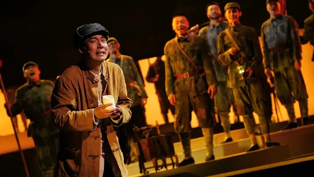 《铁流东进》登台国家大剧院庆“七一”，现场观众感动流泪