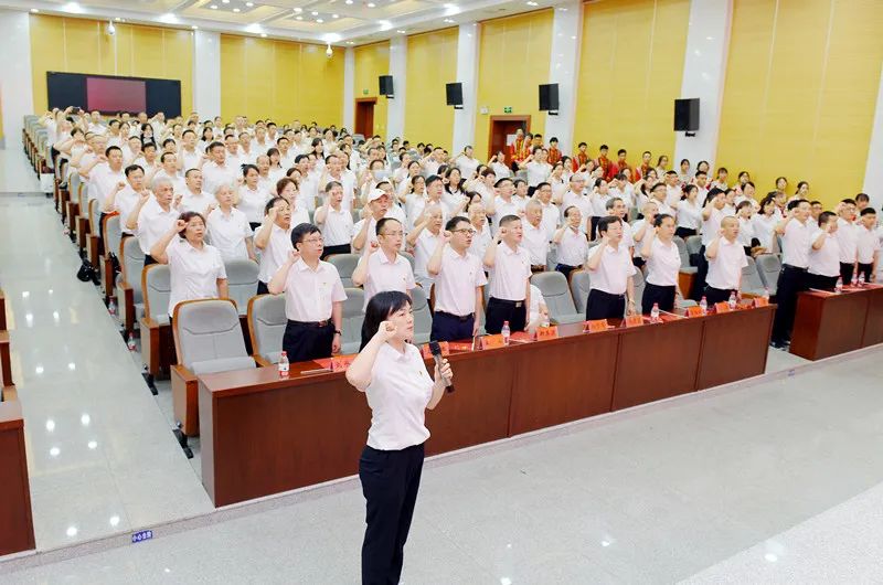 湘西州民族中學舉行慶中國共產(chǎn)黨成立活動(圖4) 湘西州民族中學舉行慶中國共產(chǎn)黨成立活動(圖4)