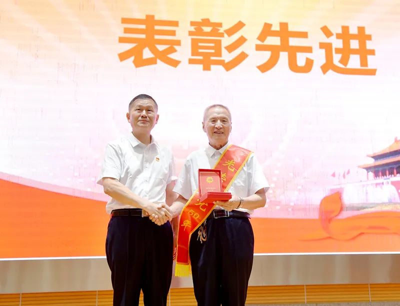 湘西州民族中學舉行慶中國共產(chǎn)黨成立活動(圖6) 湘西州民族中學舉行慶中國共產(chǎn)黨成立活動(圖6)