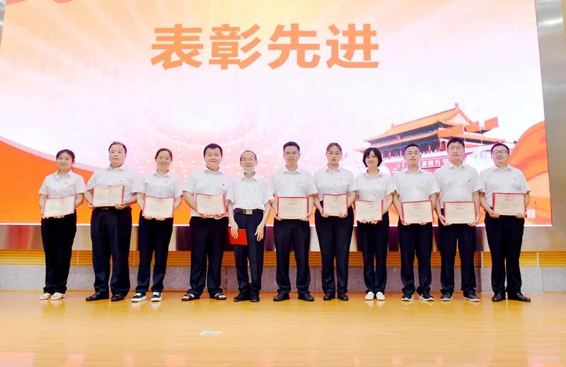 湘西州民族中學舉行慶中國共產(chǎn)黨成立活動(圖8) 湘西州民族中學舉行慶中國共產(chǎn)黨成立活動(圖8)