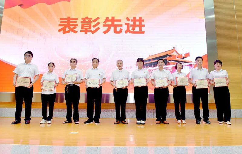 湘西州民族中學舉行慶中國共產(chǎn)黨成立活動(圖9) 湘西州民族中學舉行慶中國共產(chǎn)黨成立活動(圖9)