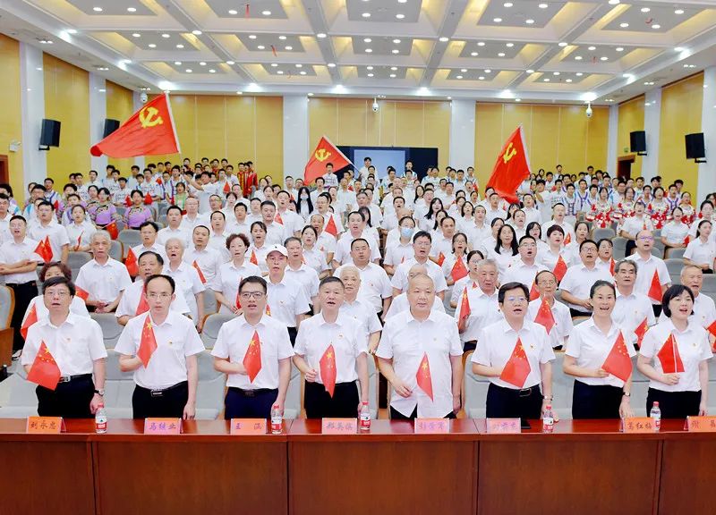 湘西州民族中學舉行慶中國共產(chǎn)黨成立活動(圖10) 湘西州民族中學舉行慶中國共產(chǎn)黨成立活動(圖10)