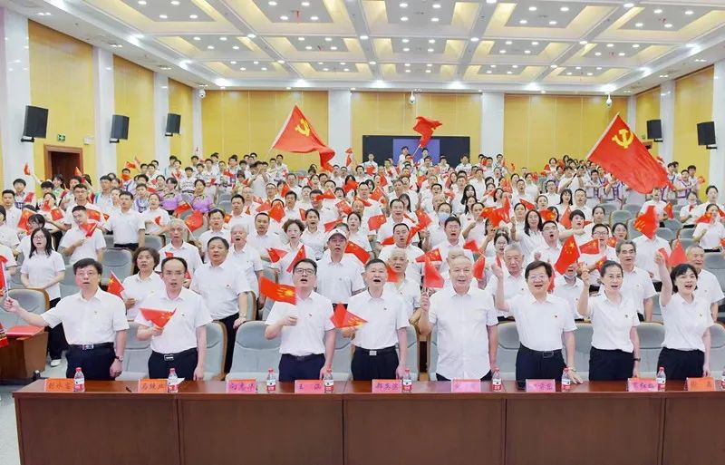 湘西州民族中學舉行慶中國共產(chǎn)黨成立活動(圖11) 湘西州民族中學舉行慶中國共產(chǎn)黨成立活動(圖11)