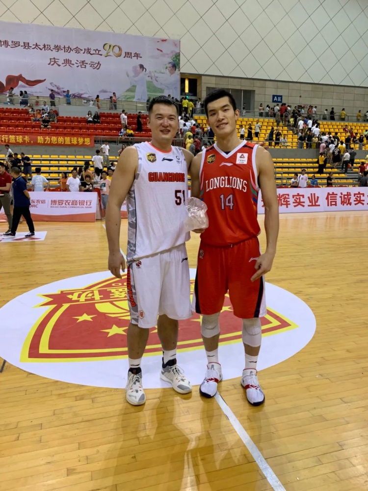 nba为什么拍手(万圣伟的篮球故事：又是在篮球场挥汗如雨的一天 这种感觉真好)