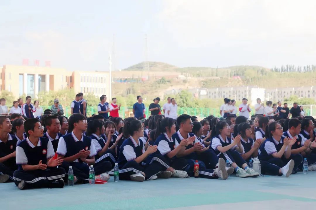 清水河縣普通高級(jí)中學(xué)舉行合唱大賽(圖3) 清水河縣普通高級(jí)中學(xué)舉行合唱大賽(圖3)