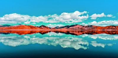 天蓝水清 圣洁西藏