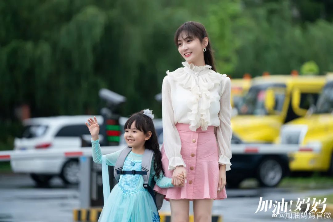 国产剧女演员都流行“带包进组”？