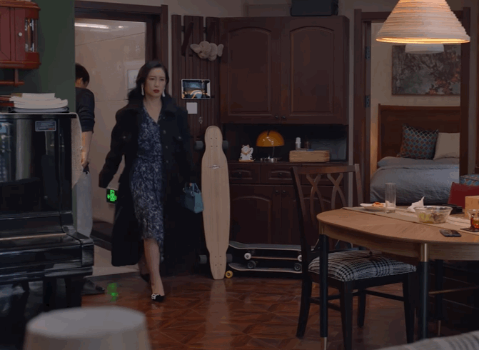 国产剧女演员都流行“带包进组”？