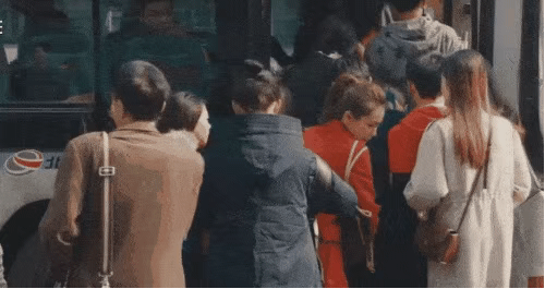 国产剧女演员都流行“带包进组”？