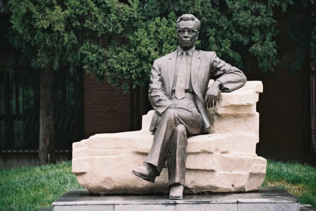 新中国第一所国立大学！