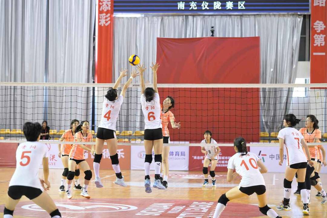 排球正式比赛男子网高女子网高（三大球四川城市联赛 排球项目男女四强诞生）