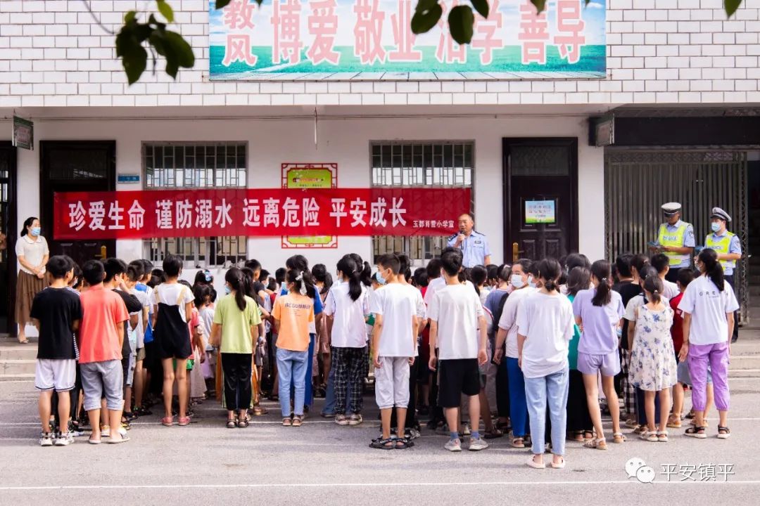 镇平交警开展进校园宣传活动，让平安“童”行！