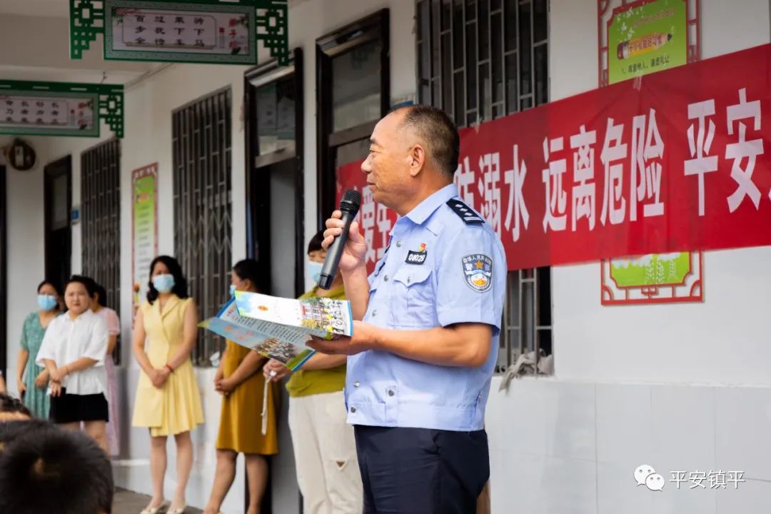 镇平交警开展进校园宣传活动，让平安“童”行！