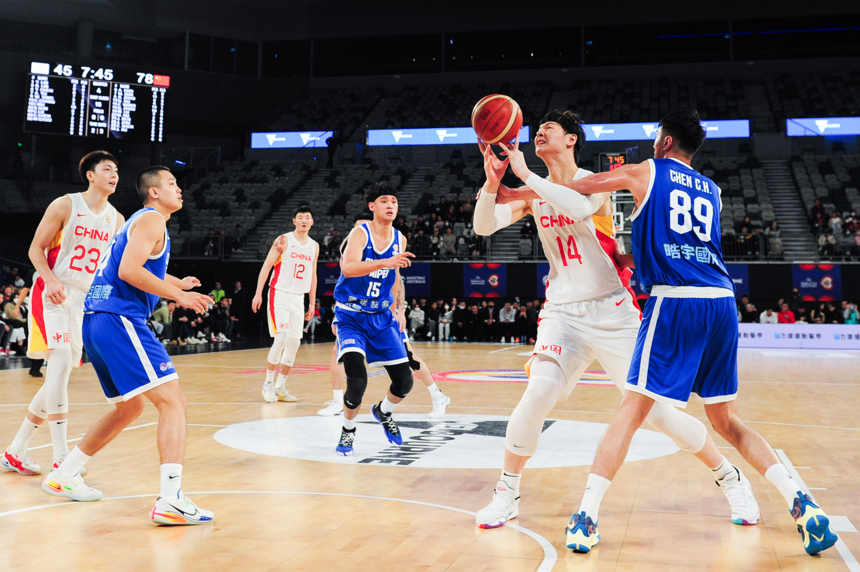 （体育）篮球——男篮世预赛：中国队胜中国台北队(2)