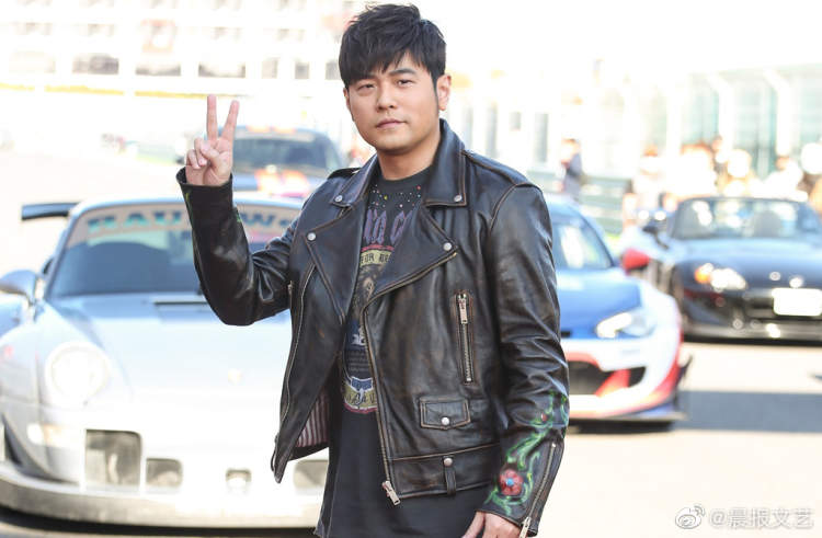 周杰伦《最伟大的作品》开启预约，近480万人期待，乐评人：理性看待一窝蜂行为