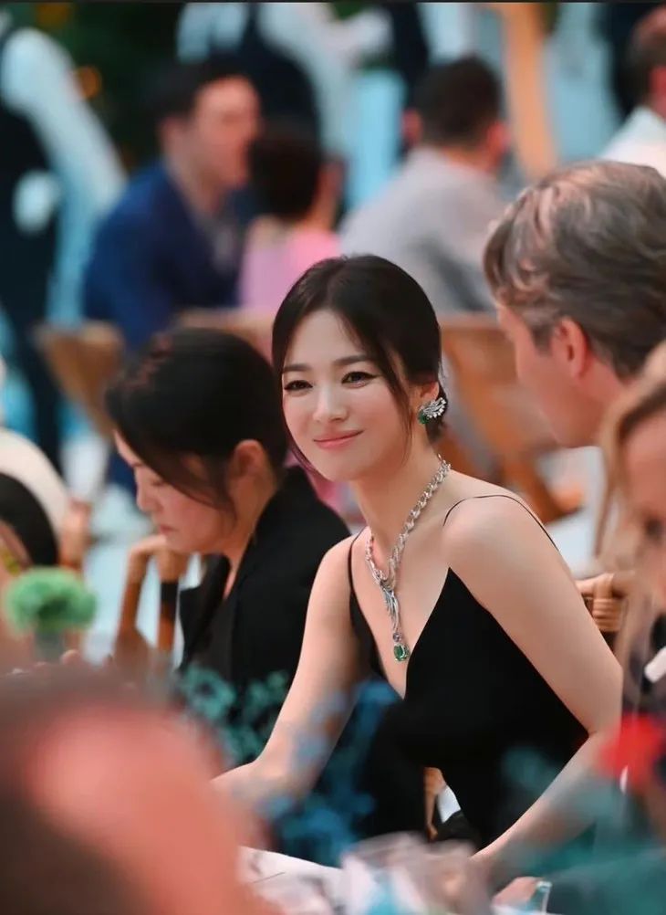 美人计 | 宋慧乔又爱上“熹妃回宫”式妆容了？错