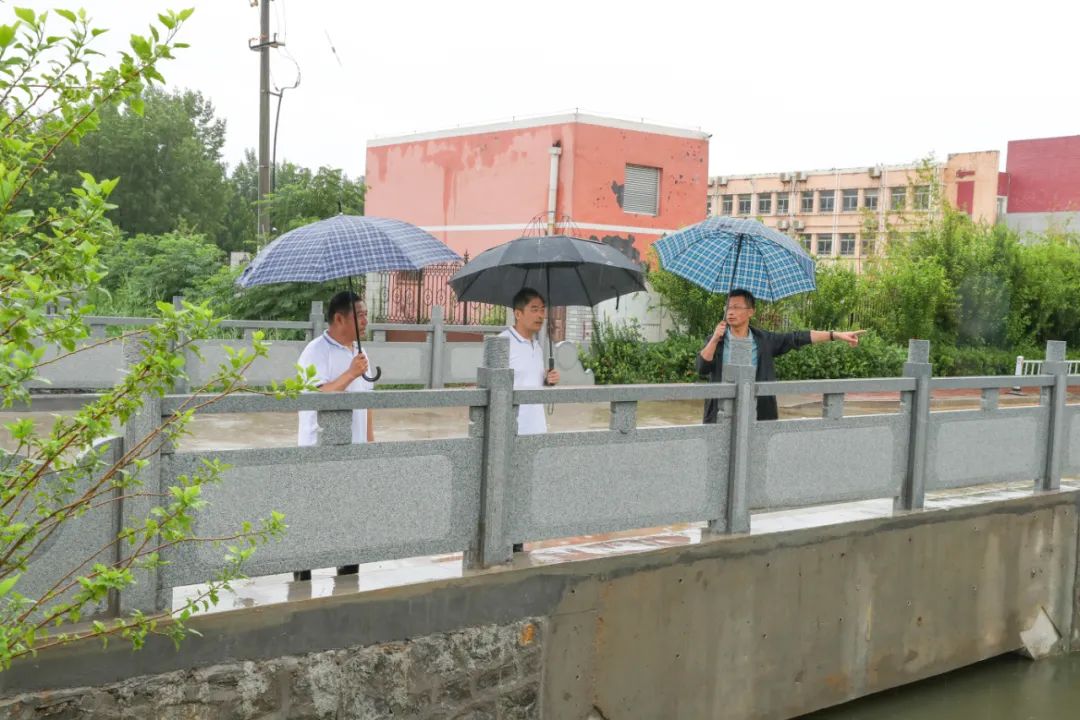 济南新材料产业园区管委会主任韩利师检查防汛工作