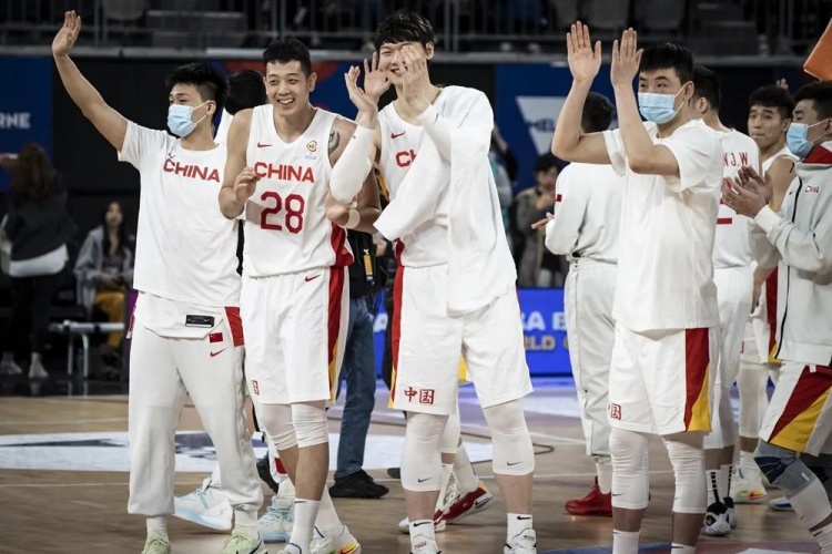 2015中国男篮vs菲律宾（苏群专栏：中国男篮遭新冠袭击，只给他们留了4天）