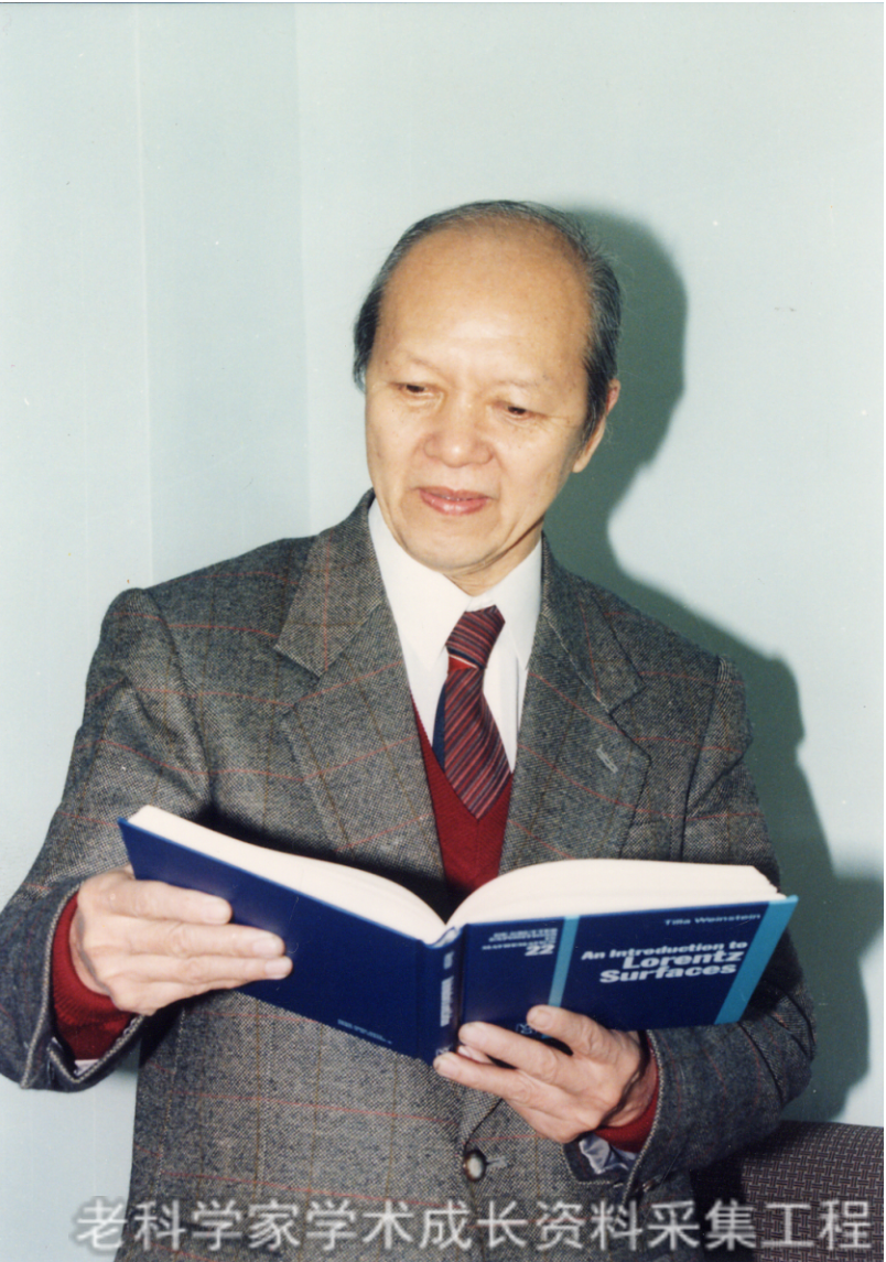 与杨振宁合作，他推动中国数学跟国际接轨