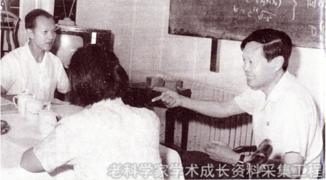 与杨振宁合作，他推动中国数学跟国际接轨