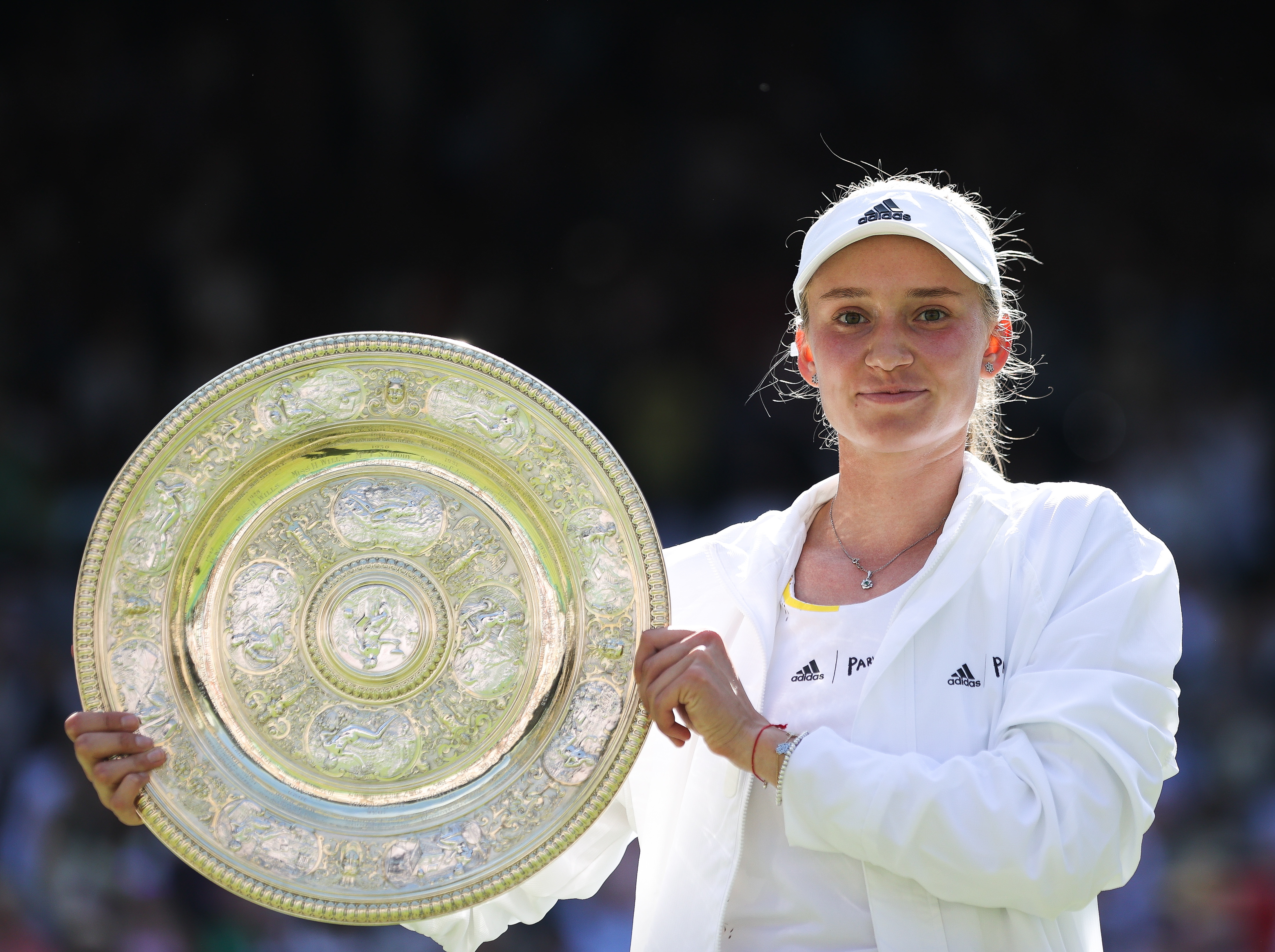 （体育）（9）网球——温网女单决赛：莱巴金娜夺冠