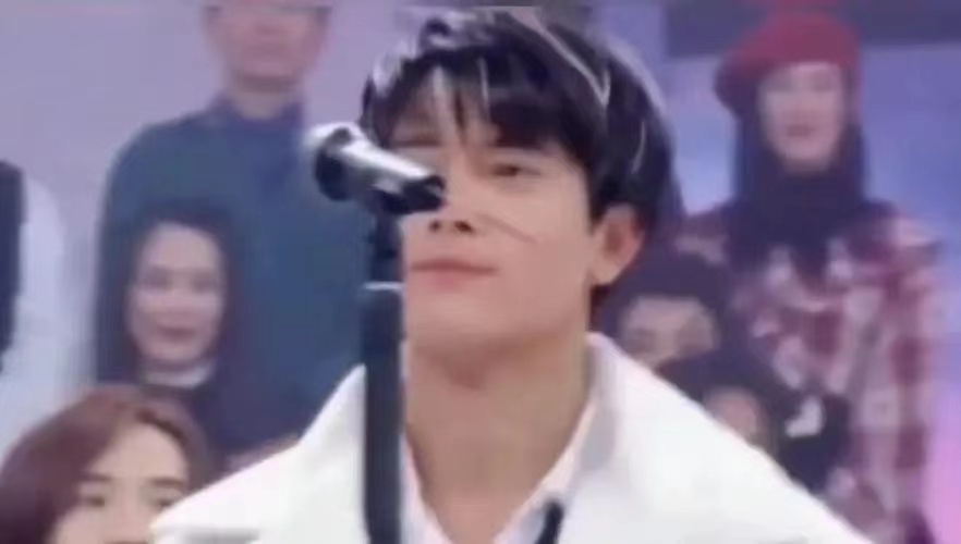 郭富城香港住宅遭窃，案发时正在家里睡觉，岳父到警局协助调查