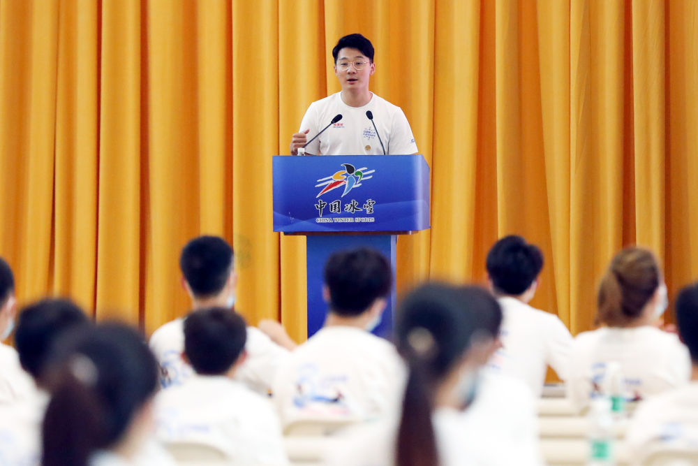 2022u20女排亚青赛名单(体坛联播｜女排亚青赛中国不敌日本，张晶任短道训练营总顾问)