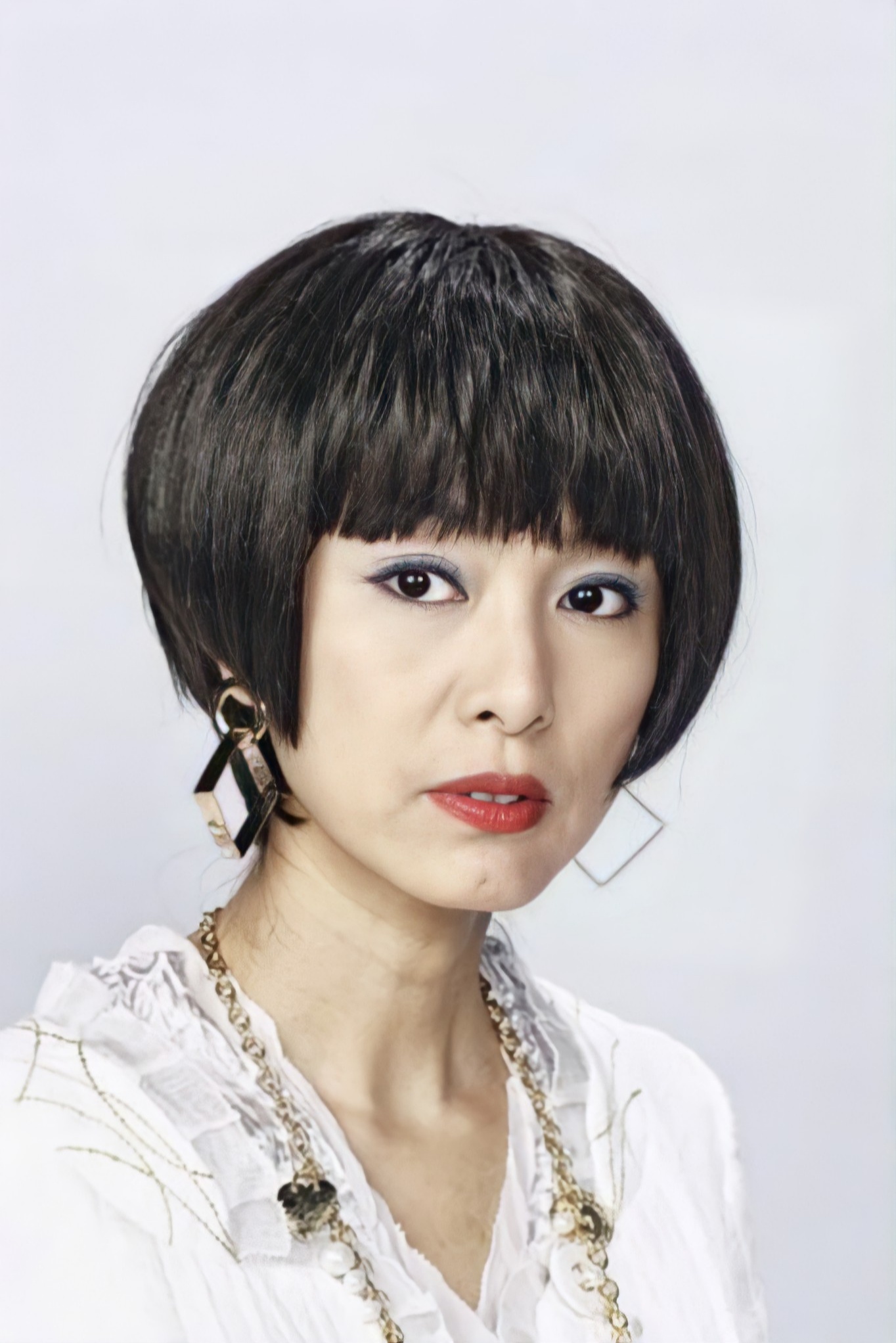 米雪在《溏心风暴之家好月圆》中饰演殷红一角.